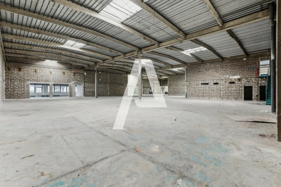 Activités / entrepôts à louer – IVRY SUR SEINE (94200) – 1
