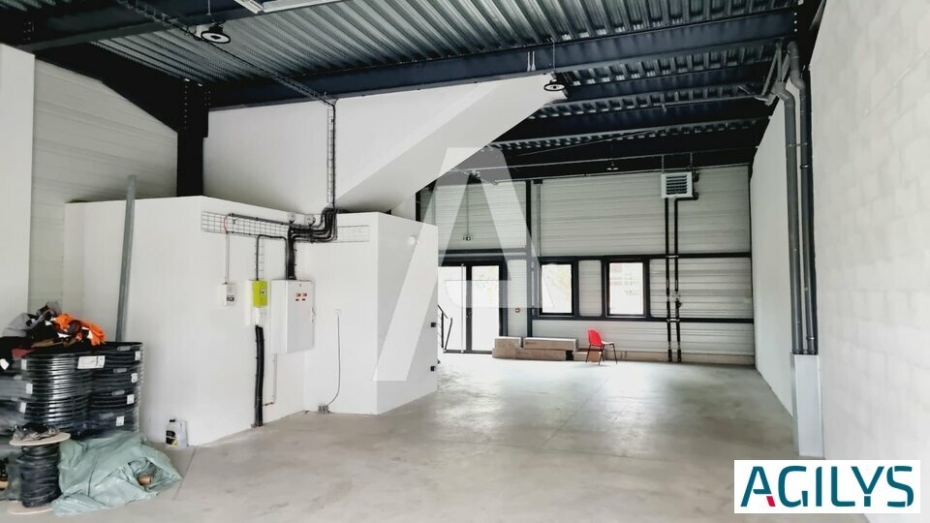 Activités / entrepôts à louer – FRESNES (94260) – 1