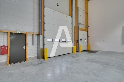 Activités / entrepôts à louer - BRIE COMTE ROBERT – Photo 1