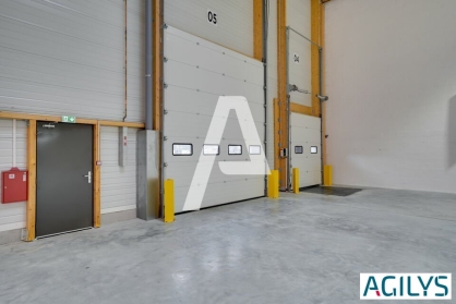 Activités / entrepôts à louer - BRIE-COMTE-ROBERT – Photo 1