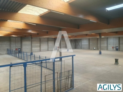 Activités / entrepôts à louer - SAINT-THIBAULT-DES-VIGNES – Photo 1