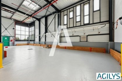 Activités / entrepôts à louer - SERRIS – Photo 1