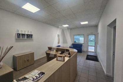 Activités / entrepôts à vendre - TRAPPES – Photo 1