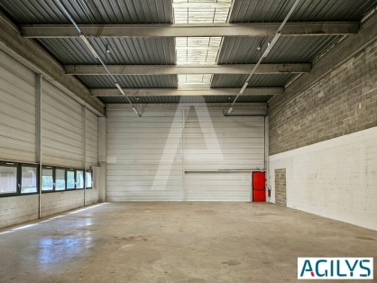 Activités / entrepôts à louer - TRAPPES – Photo 1
