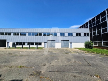 Activités / entrepôts à louer - BUC – Photo 1
