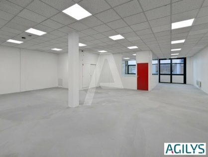 Activités / entrepôts à louer - SACLAY – Photo 1