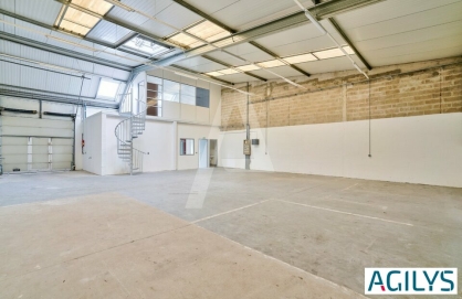 Activités / entrepôts à louer - EVRY-COURCOURONNES – Photo 1