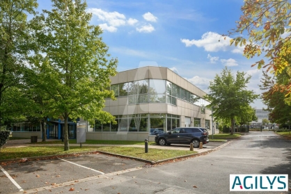 Activités / entrepôts à louer - LES ULIS – Photo 1