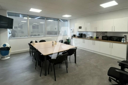 Activités / entrepôts à louer - LES ULIS – Photo 1