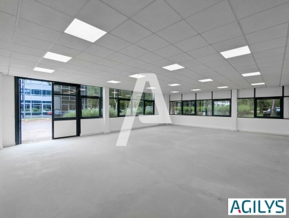 Activités / entrepôts à louer - SACLAY – Photo 1