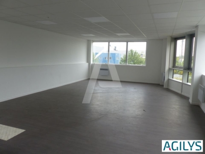 Activités / entrepôts à louer - TIGERY – Photo 1